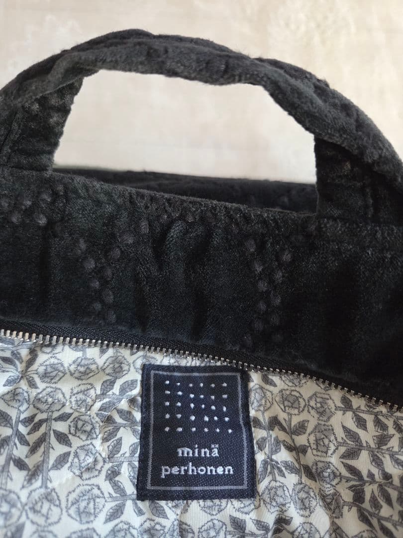 minä perhonen コーデュロイショルダーバッグ　ブラック　S