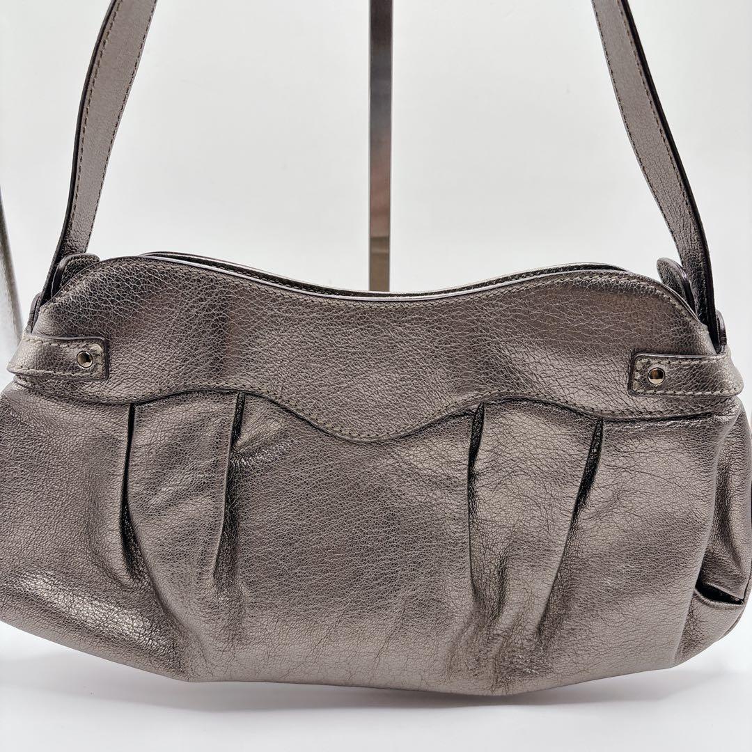 【極美品】フェラガモ　ショルダーバッグ レザー　ガンチーニ　メタリックシルバー