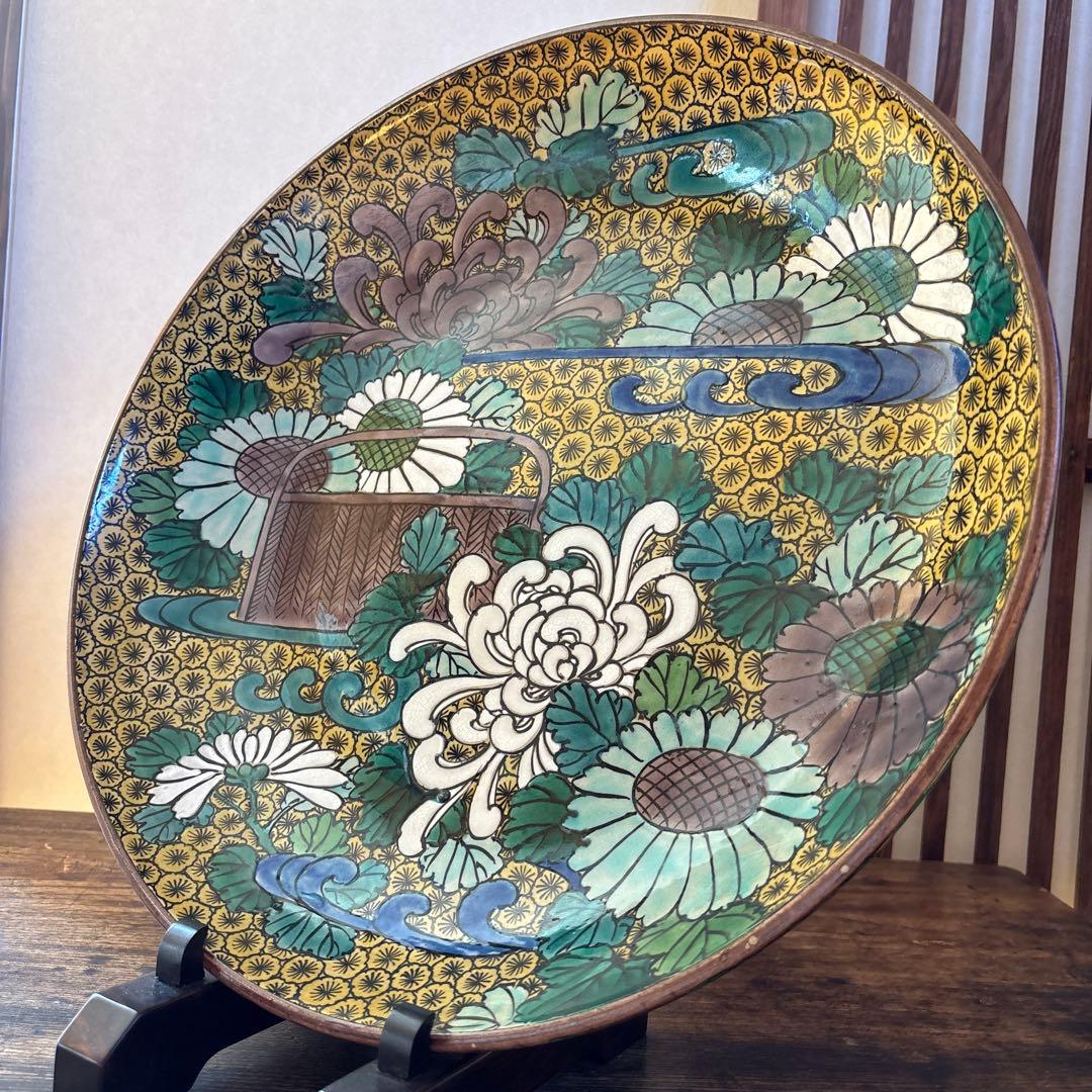 アンティーク九谷焼の大皿　カラフルな菊の絵尽くし