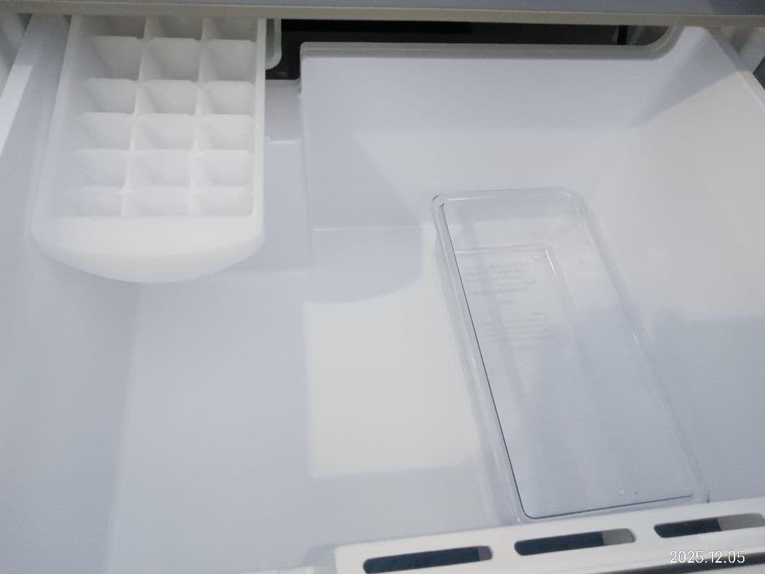 ハンナ　3ドア冷蔵庫AQUA272L シルバー　2019