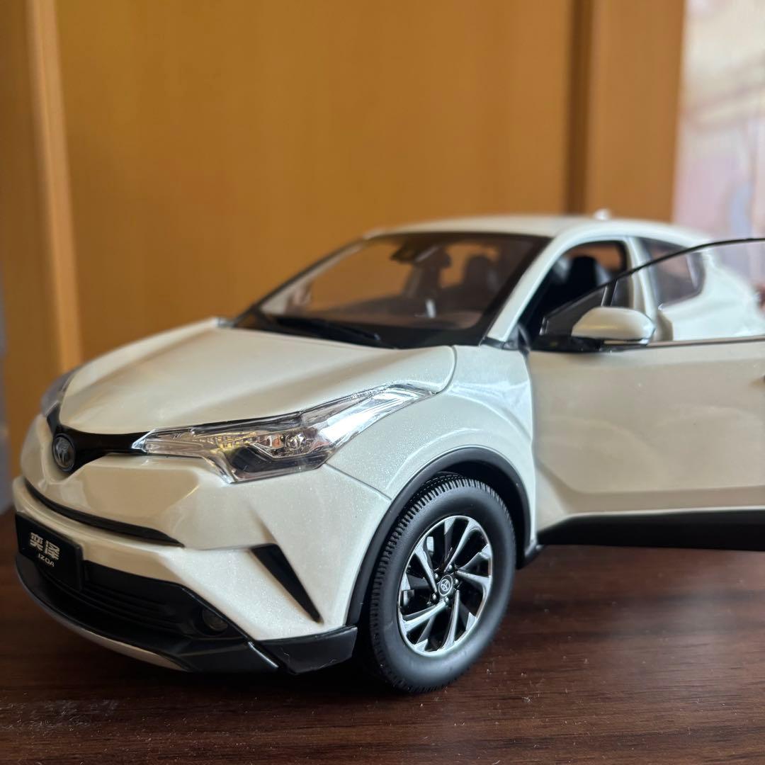 【超希少品】トヨタ自動車模型 1/18中国オリジナル商品IZOA 白 CHR