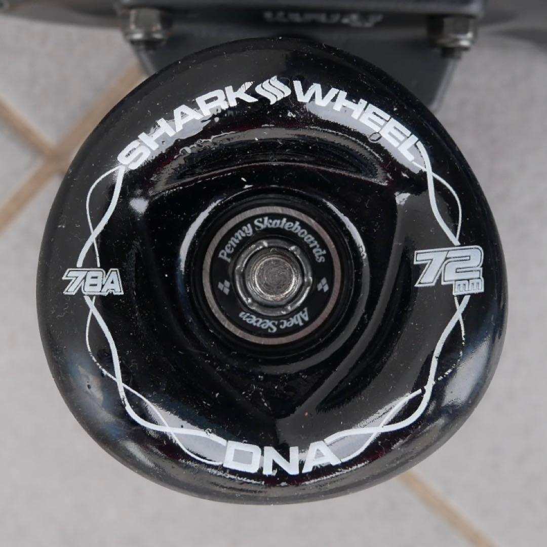 極美品 フルカスタム ペニー22インチ ブラックアウト シャークウィール72mm