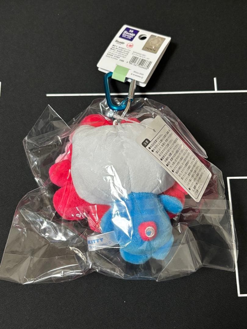 ミャクミャクなりきりぬいぐるみ　ハローキティ　カラビナ付き　万博会場限定