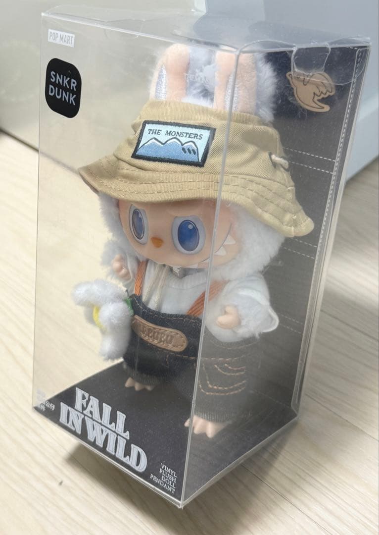 THE MONSTERS FALL IN WILD ぬいぐるみペンダント ラブブ THE MONSTERS