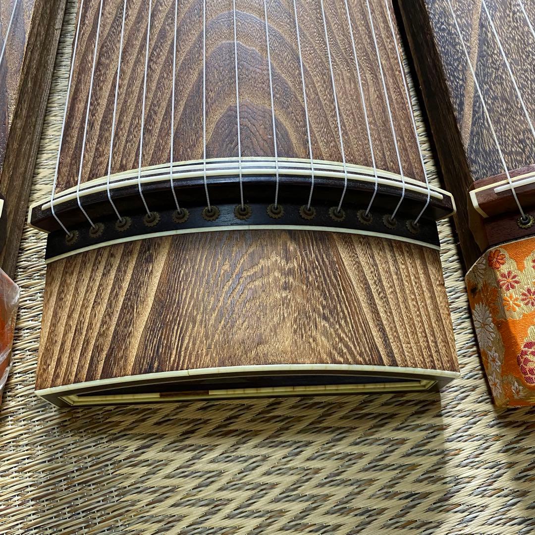 良品 4面セット売りです お琴 13弦 すだれ彫り 琴柱・ユタン【発送条件