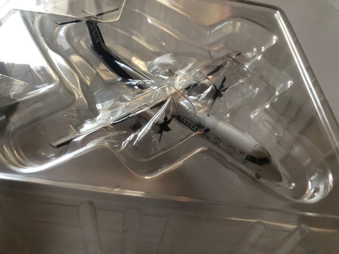 全日空商事 1/200 ANA DHC-8-400 ダイキャストモデル