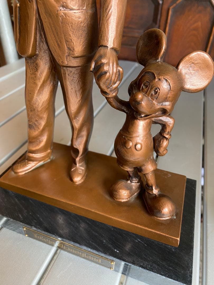 東京ディズニーランド　ウォルト・ディズニーパートナーズ像　ブロンズ像