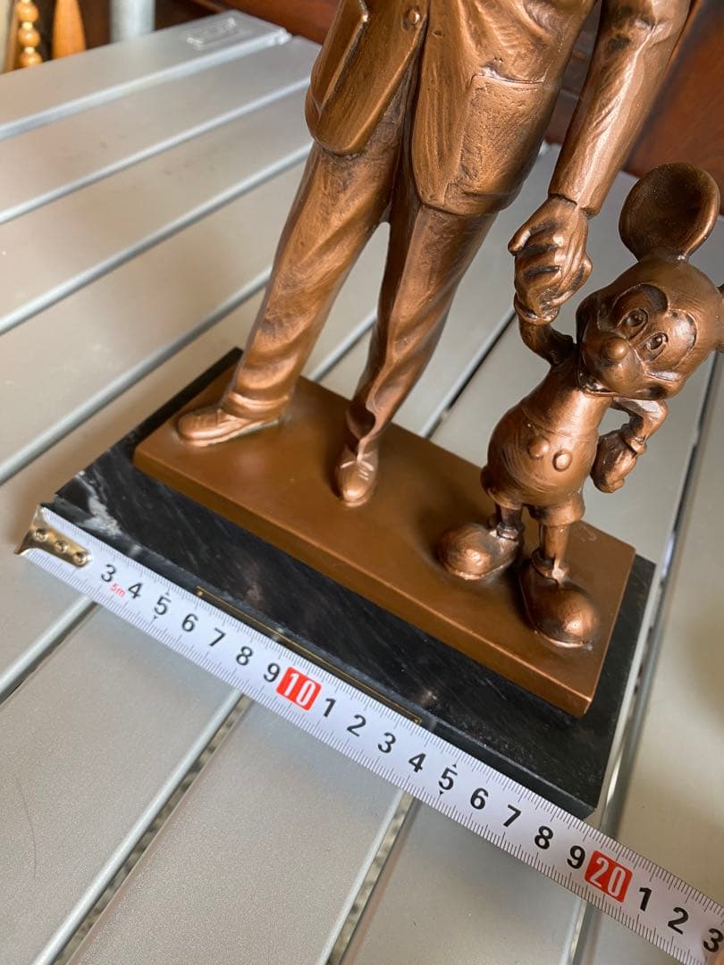 東京ディズニーランド　ウォルト・ディズニーパートナーズ像　ブロンズ像