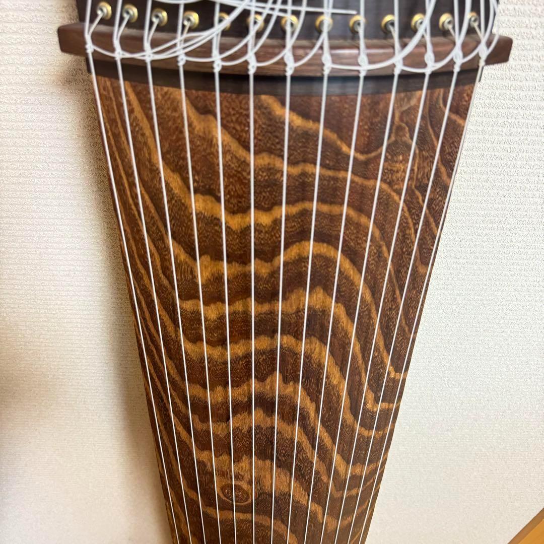 高級 箏 琴 綾杉彫 くり甲 透かし玉縁包み 山田流 蒔絵 螺鈿 13弦