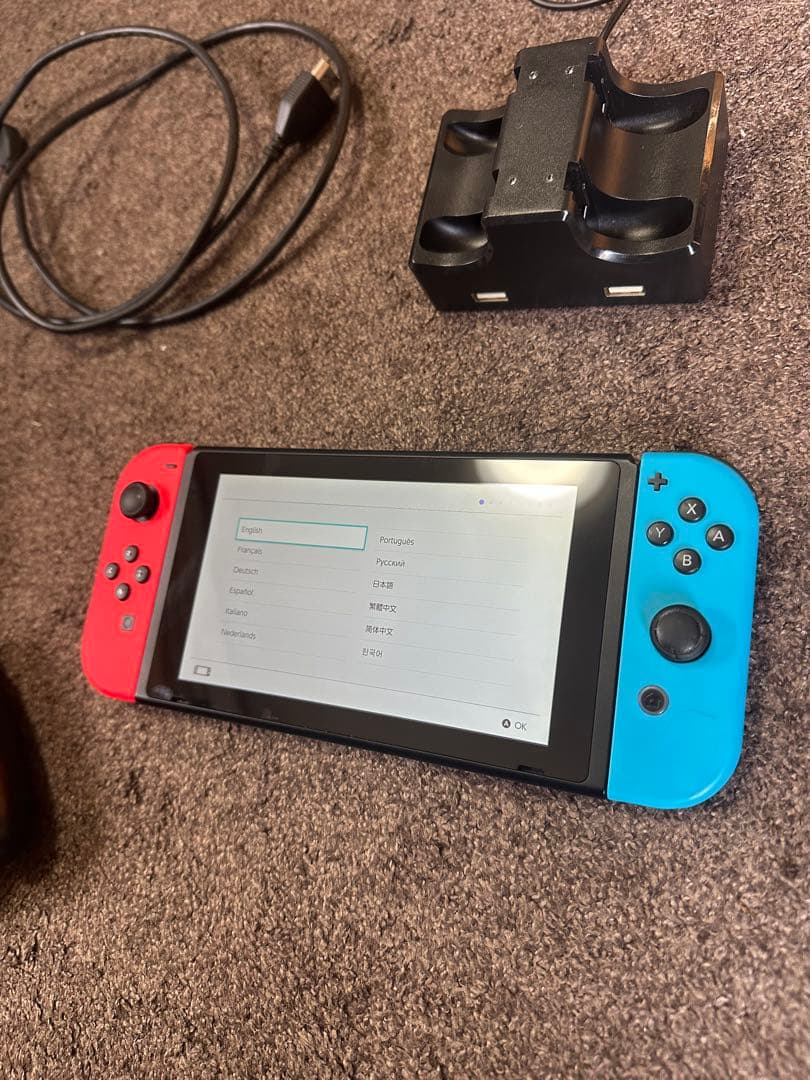 Nintendo Switch本体＋ケース【Joy-Con4本＋充電器付き】