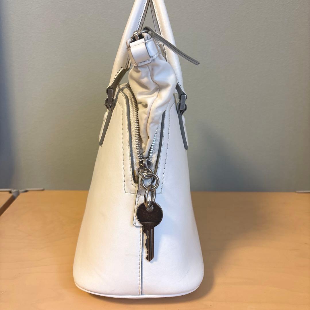 正規品 メゾンマルジェラ5AC ミニ26cm 白レザーショルダーバッグ