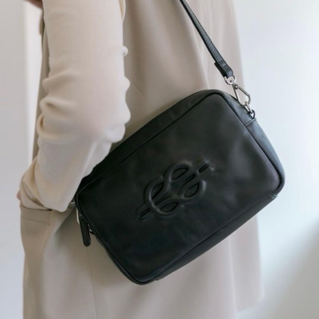 ear PAPILLONNER 《牛革》エンボス ショルダーバッグ ブラック