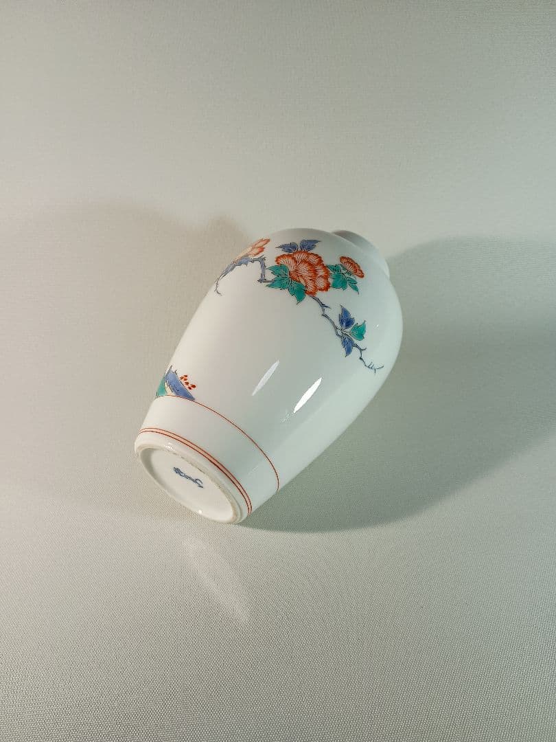 14代酒井田柿右衛門作 七寸岩牡丹紋 花瓶