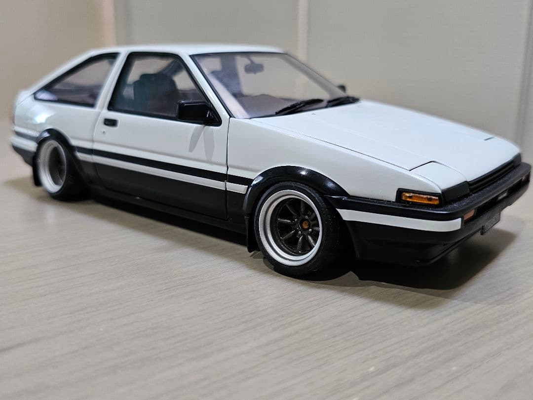 AUTOart 　1/18　トヨタ　スプリンタートレノGT (AE86) 絶版品