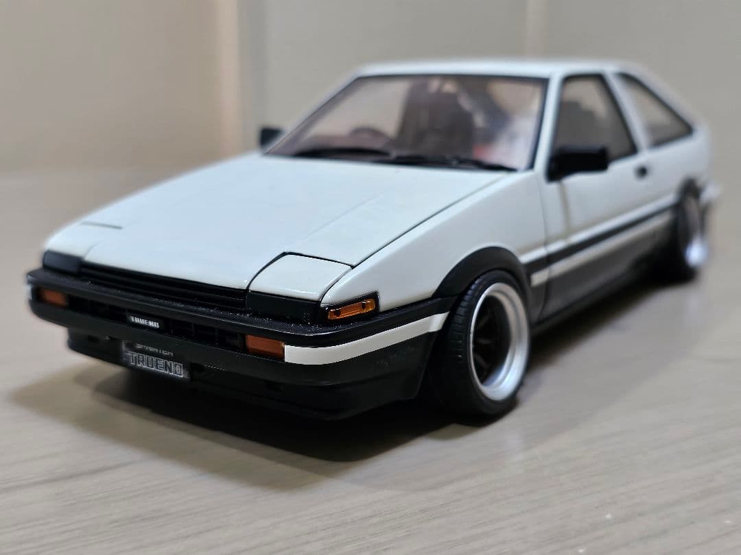 AUTOart 　1/18　トヨタ　スプリンタートレノGT (AE86) 絶版品