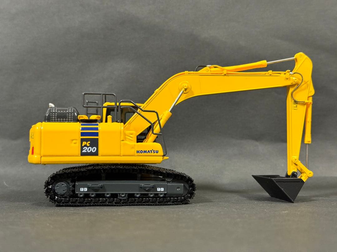 コマツ PC200-11 レア物 法面バケット仕様 1/50 - メルカリ