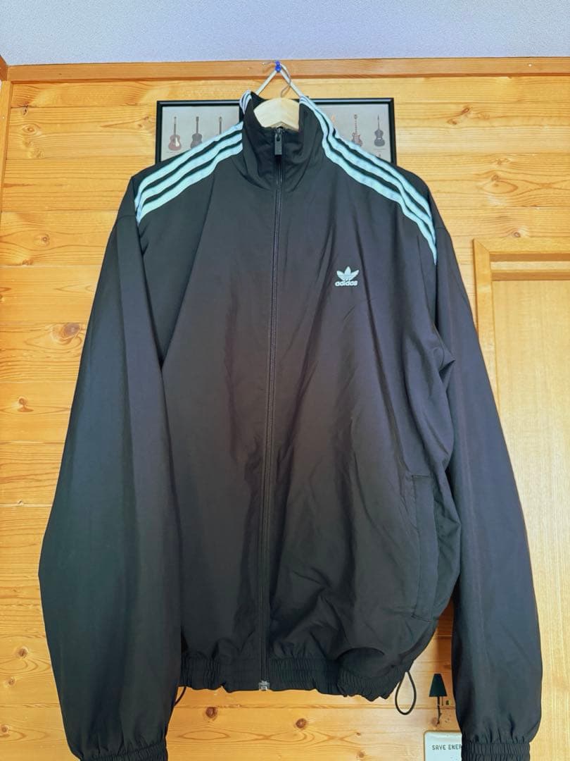 adidasトラックジャケット