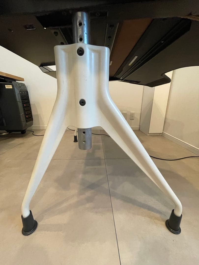 エンペロップデスク ハーマンミラー