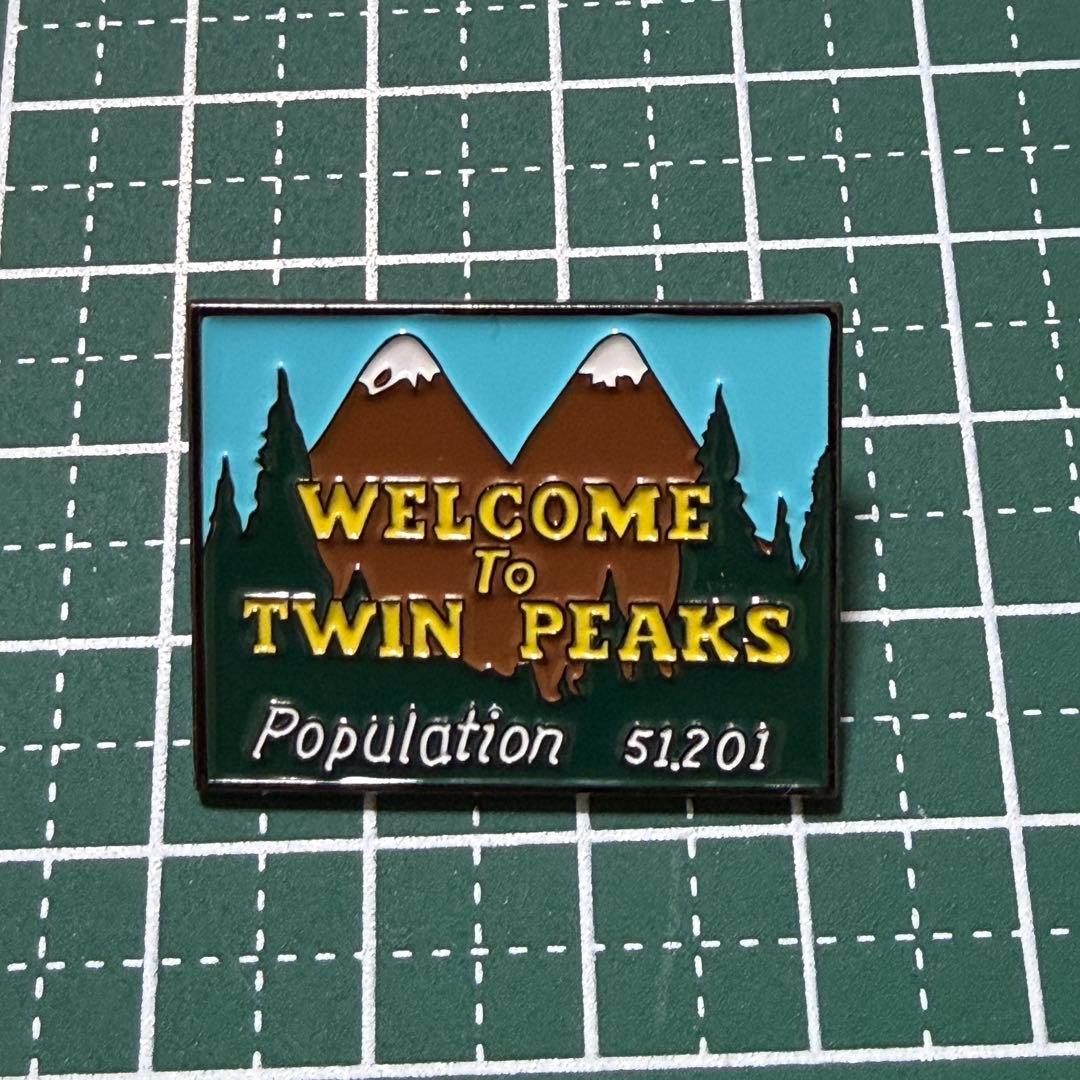 ツインピークス 看板 ピンバッジ Welcome to Twinpeaks - メルカリ