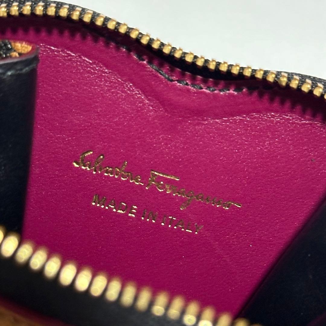 フェラガモ ハート型 レオパード柄 ケース ガンチーニ