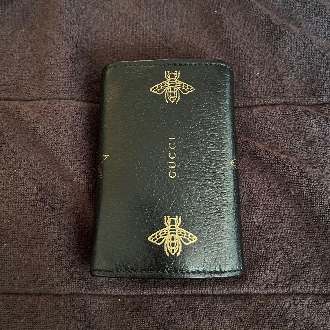 GUCCI ブラックレザー 二つ折り財布 蜂モチーフ キーケース - メルカリ