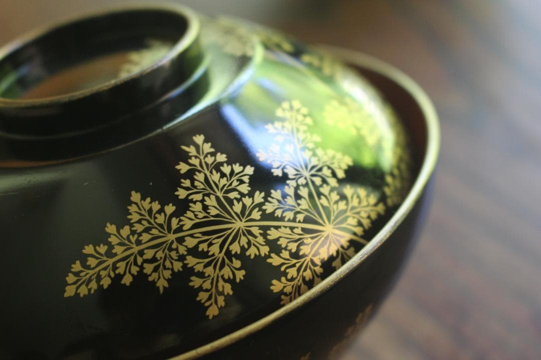 時代逸品！時代内朱金縁黒漆に優美な羊歯蒔絵の映えるお椀2点（検輪島塗蒔絵椀雑煮椀