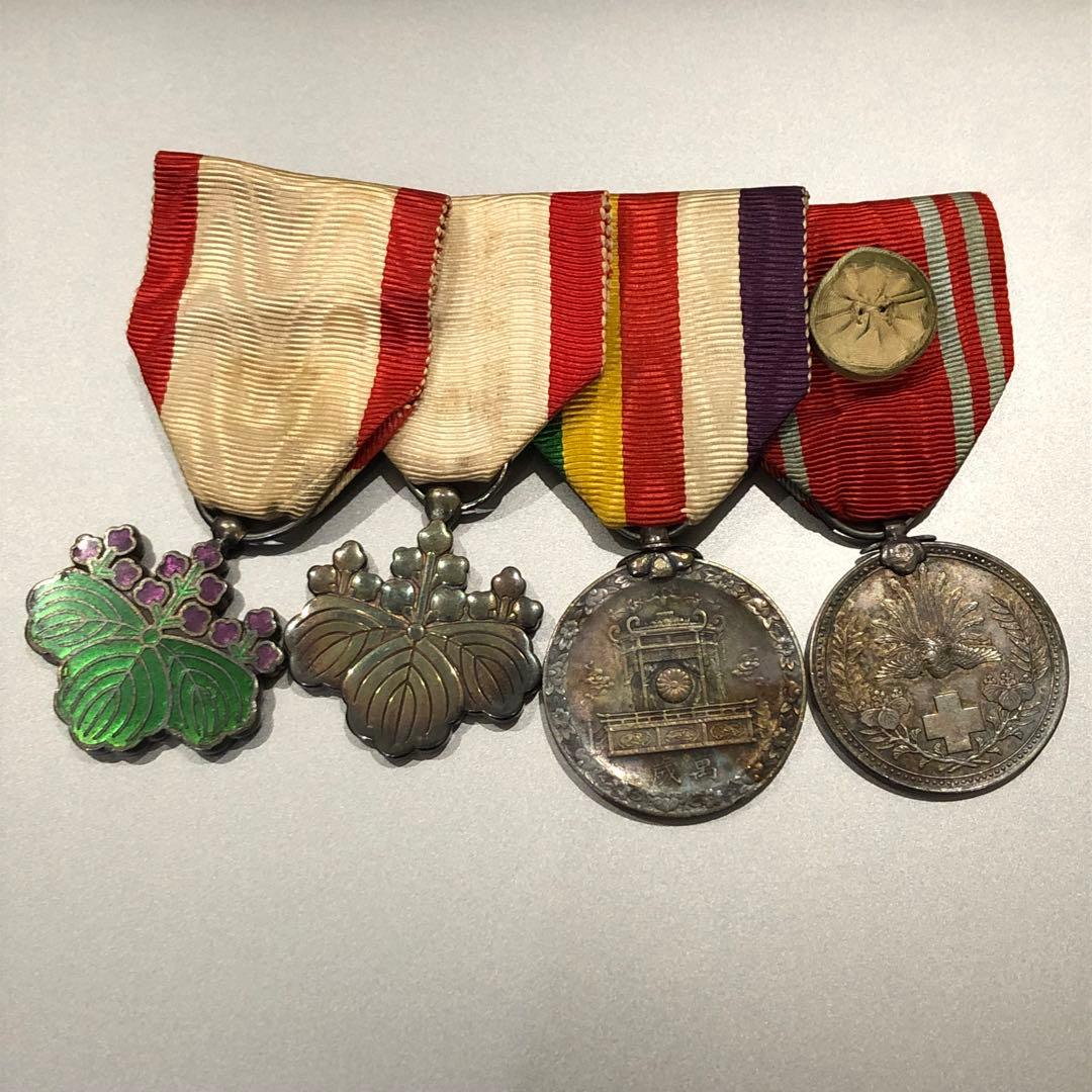 【送料無料】 銀製勲章4点セット 送料無料】 銀製勲章4点セット