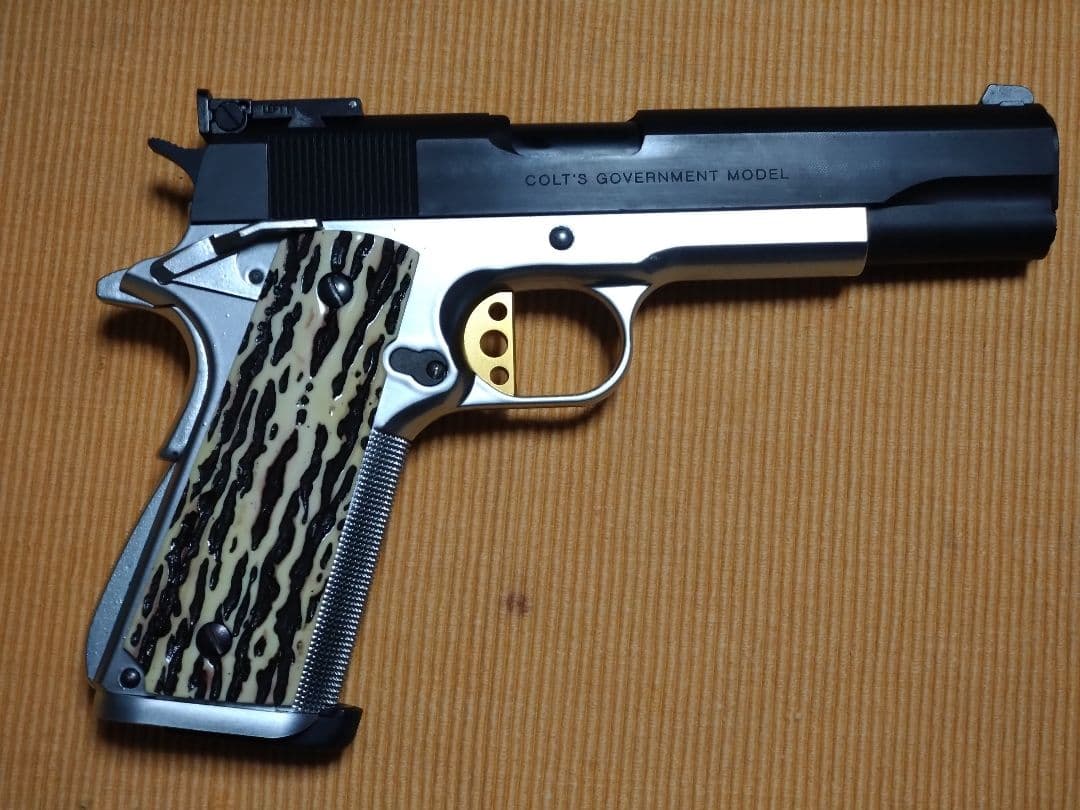 マルイ　 コルト ガバメントカスタム ガスガン　ボマーサイト