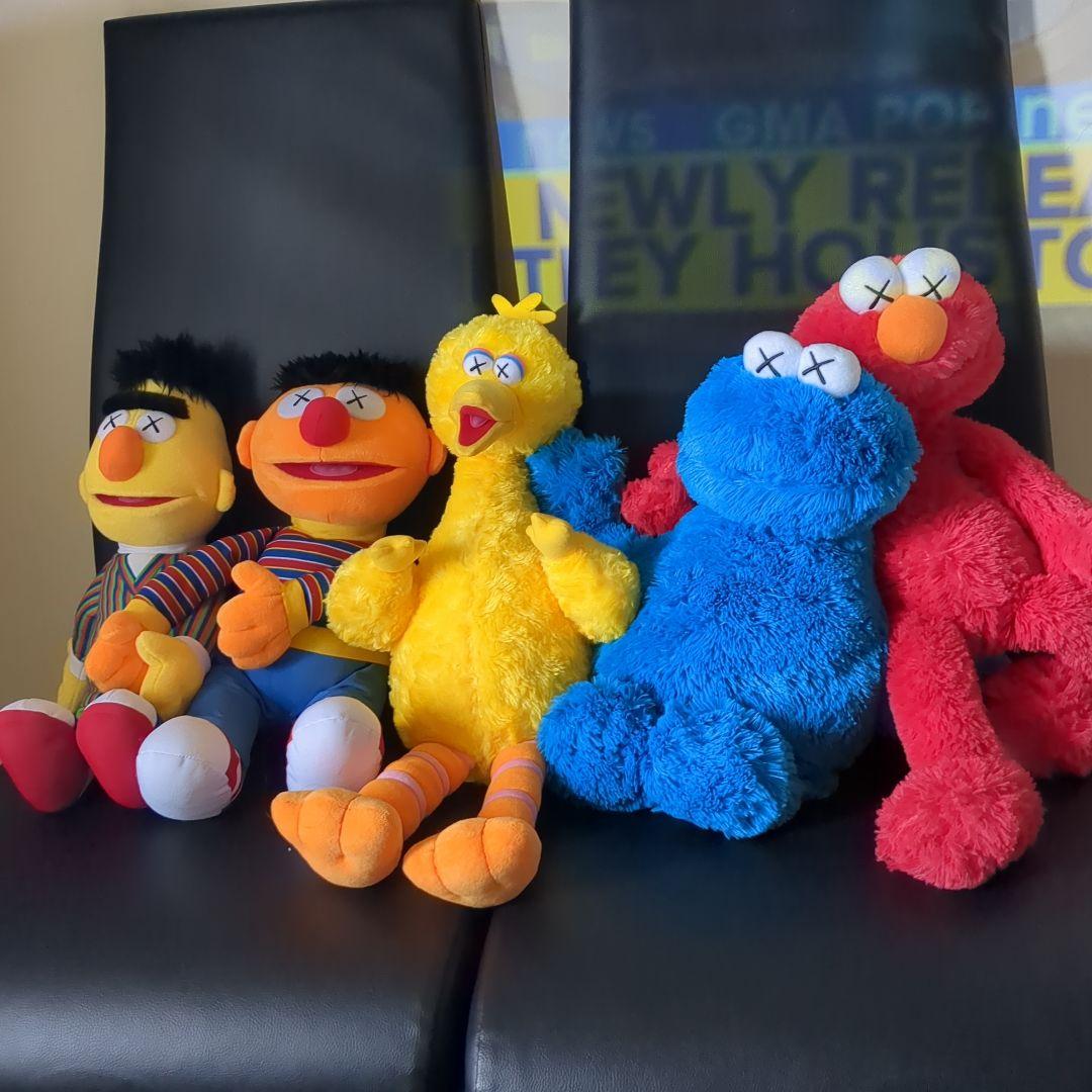 ユニクロ カウズ セサミストリート コンプリート 5体 ぬいぐるみ