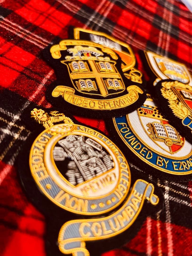 アイビーリーグ校章エール大学、アメリカ東部8大学の金モール