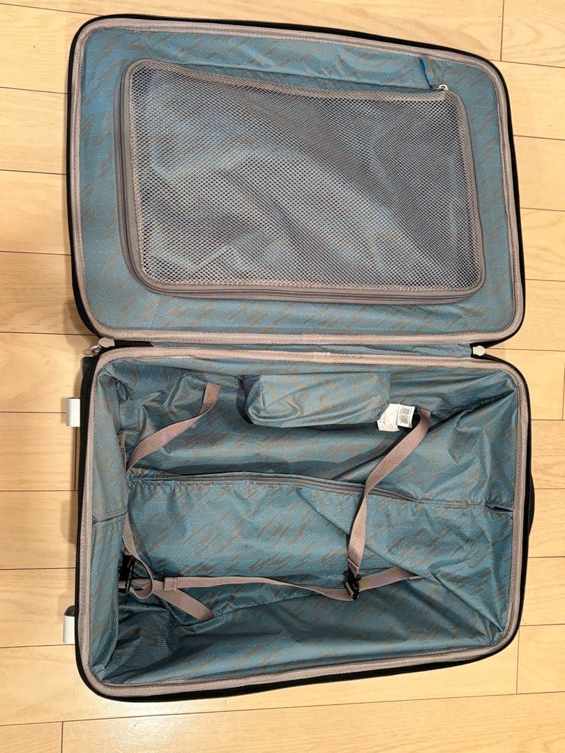 THULE 中型キャリーケース ブラック