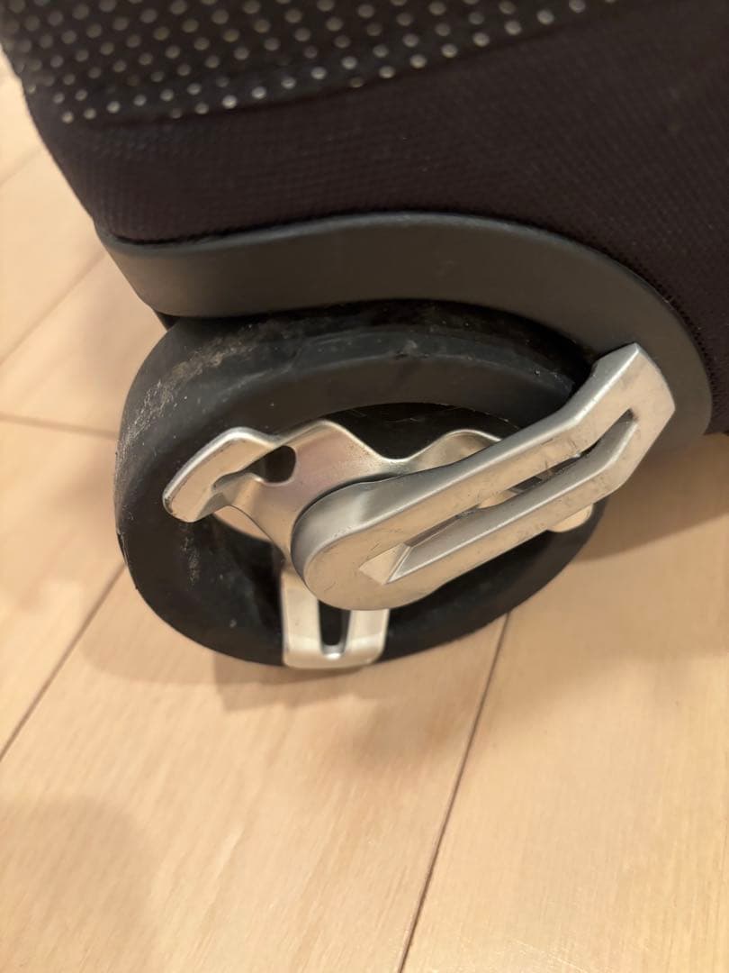 THULE 中型キャリーケース ブラック