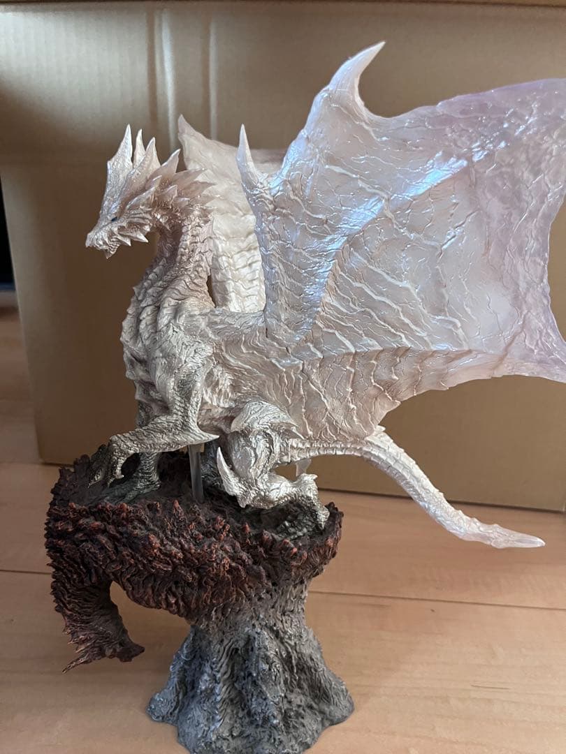 <絶版>カプコンフィギュアビルダークリエイターズモデル クシャルダオラ　脱皮