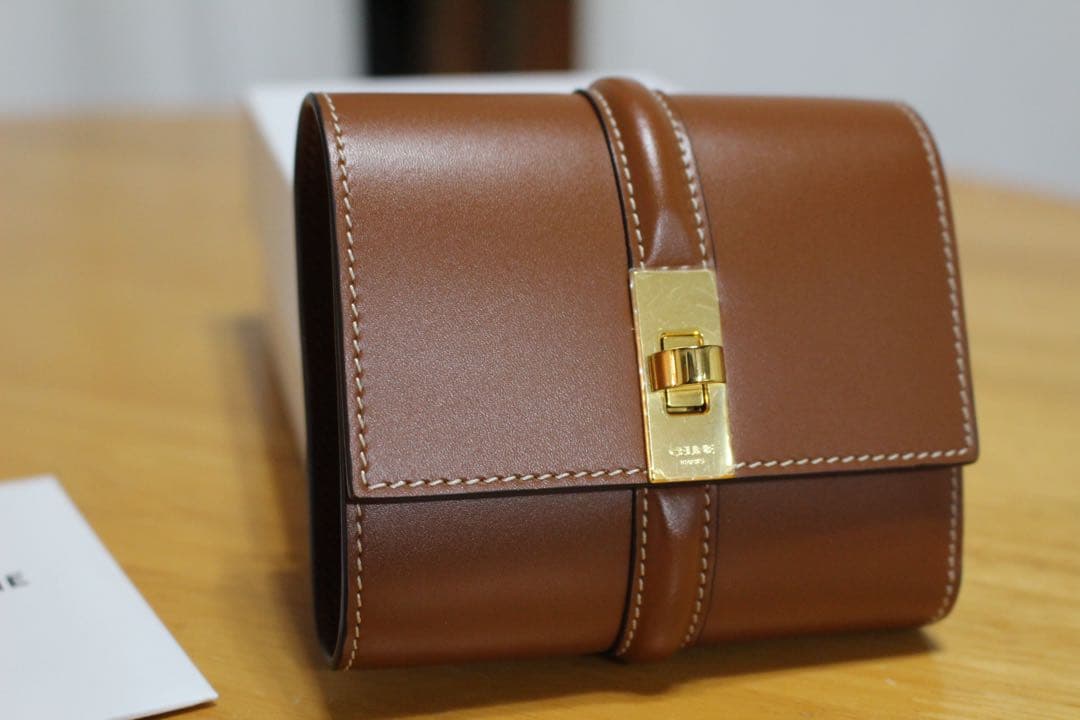 セリーヌ (CELINE)スモール トリフォールドウォレット 16（セーズ