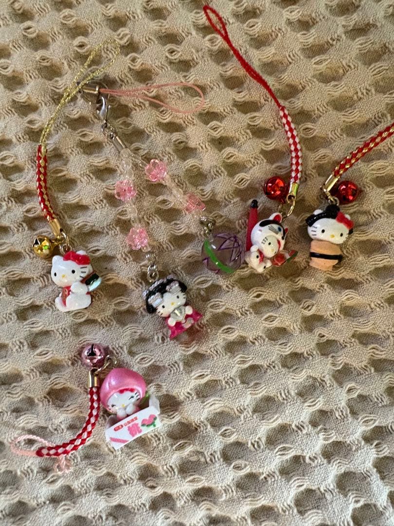 ご当地キティ　根付けストラップ等　61点　まとめ売り