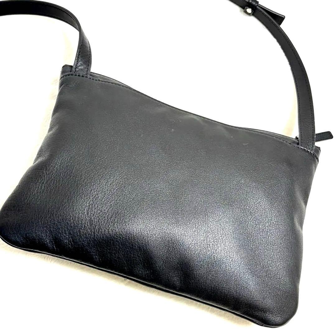 ◆アニエスベー◆ショルダーバッグ エンボスロゴ レザー 黒 サコッシュ