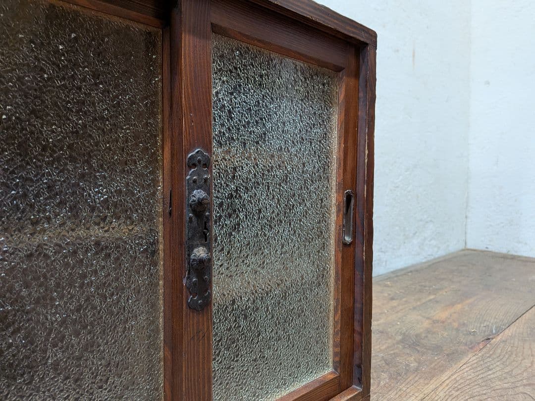 1111 アンティーク ダイヤガラスのキャビネット 飾り棚 ケース 古家具