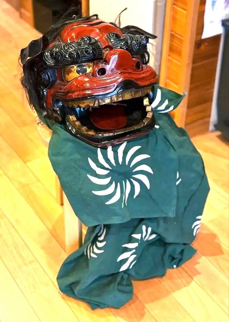 獅子舞用の獅子頭 木製本物です。