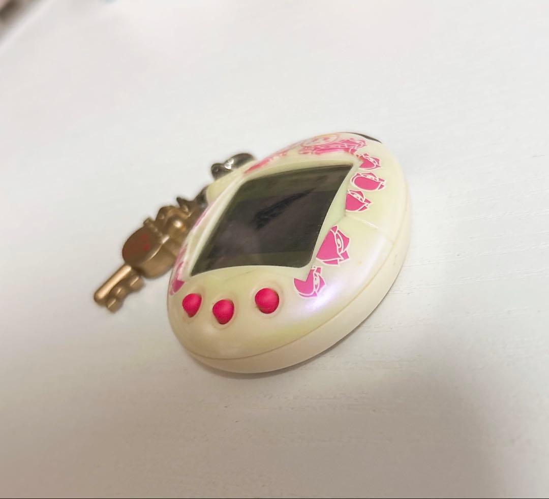 【動作確認済】夢のロイヤルふぁみりーたまごっちプラス ロイヤルローズストラップ付