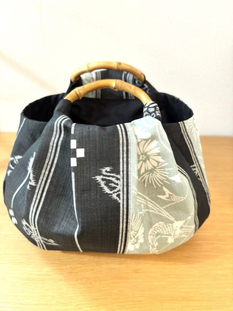 和装バック着物バック琉球柄　蝶と鯉みんさー柄（黒グレー）　入学卒業結婚七五三振袖