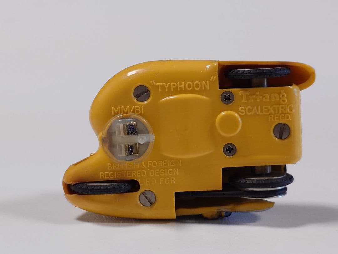 Triang SCALEXTRIC TYPHOON （黄色/赤ヘル）