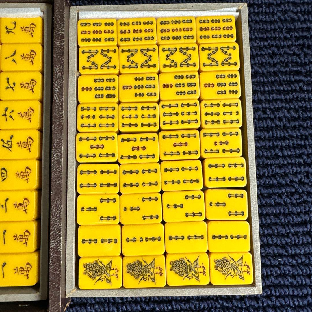 麻雀牌 歯風 背竹牌 骨董品 年代物】 麻雀牌 象牙風 竹