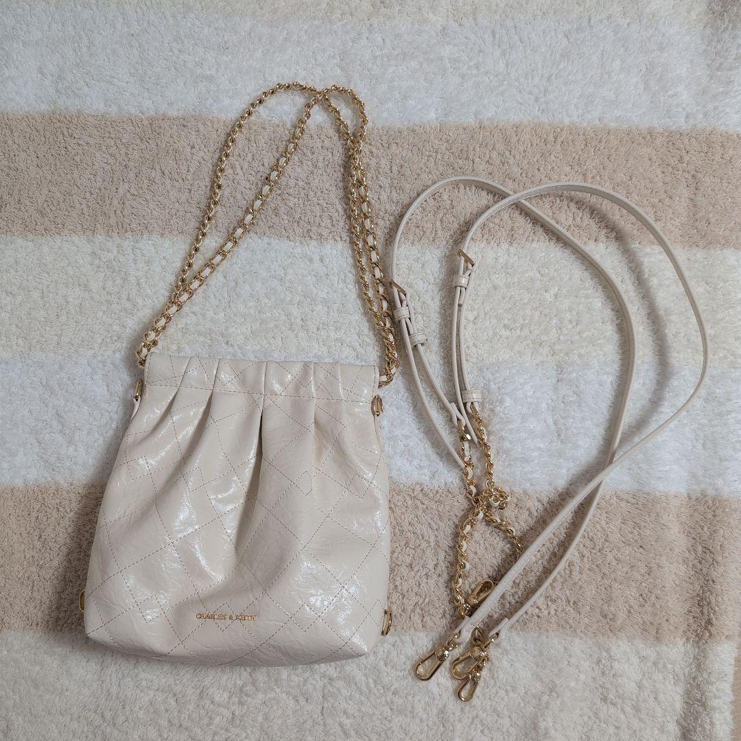 CHARLES & KEITH チェーンハンドルツーウェイバック