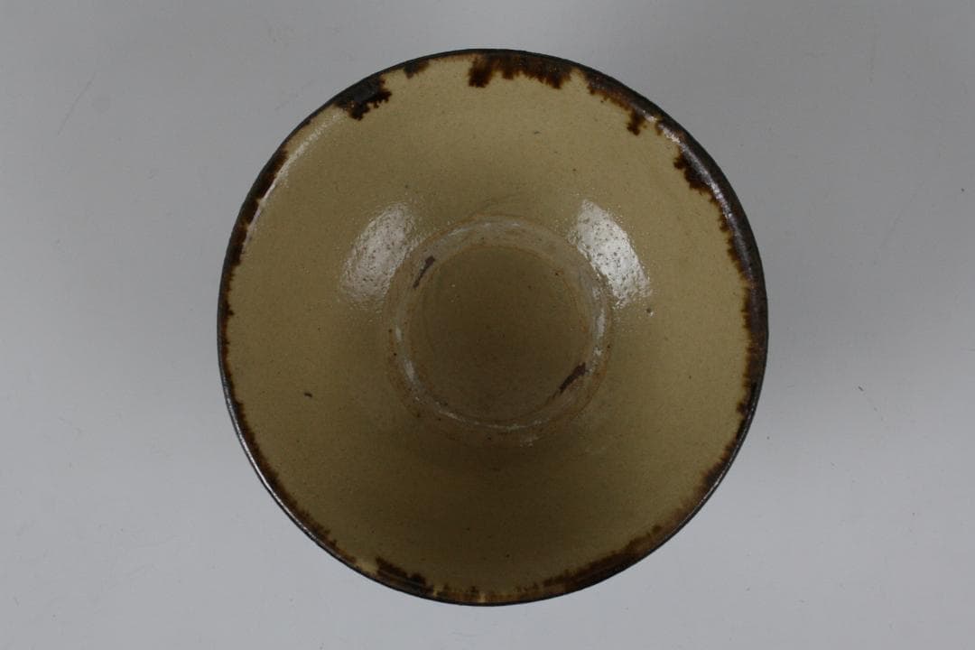 壺屋焼 人間国宝 金城次郎 作　呉須唐草四寸茶碗（重ね焼）