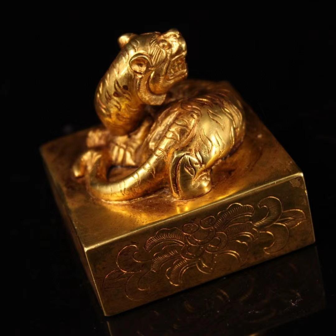 中国古美術・旧蔵錾花鎏金工芸の虎印鑑・純銅・高浮彫・置物・書道具・文房具・風水