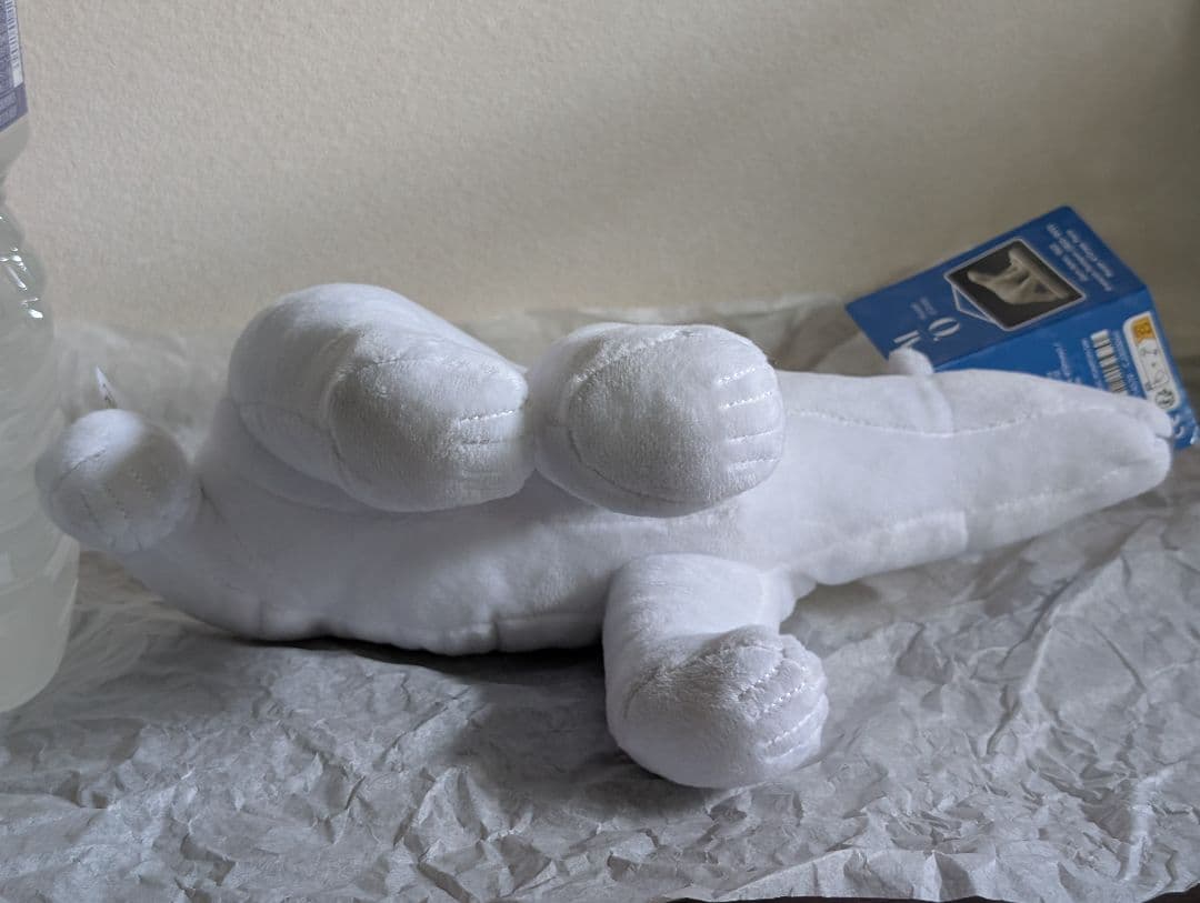 新品オルセー美術館のポンポン シロクマ ぬいぐるみ グッズ 後ろ姿も