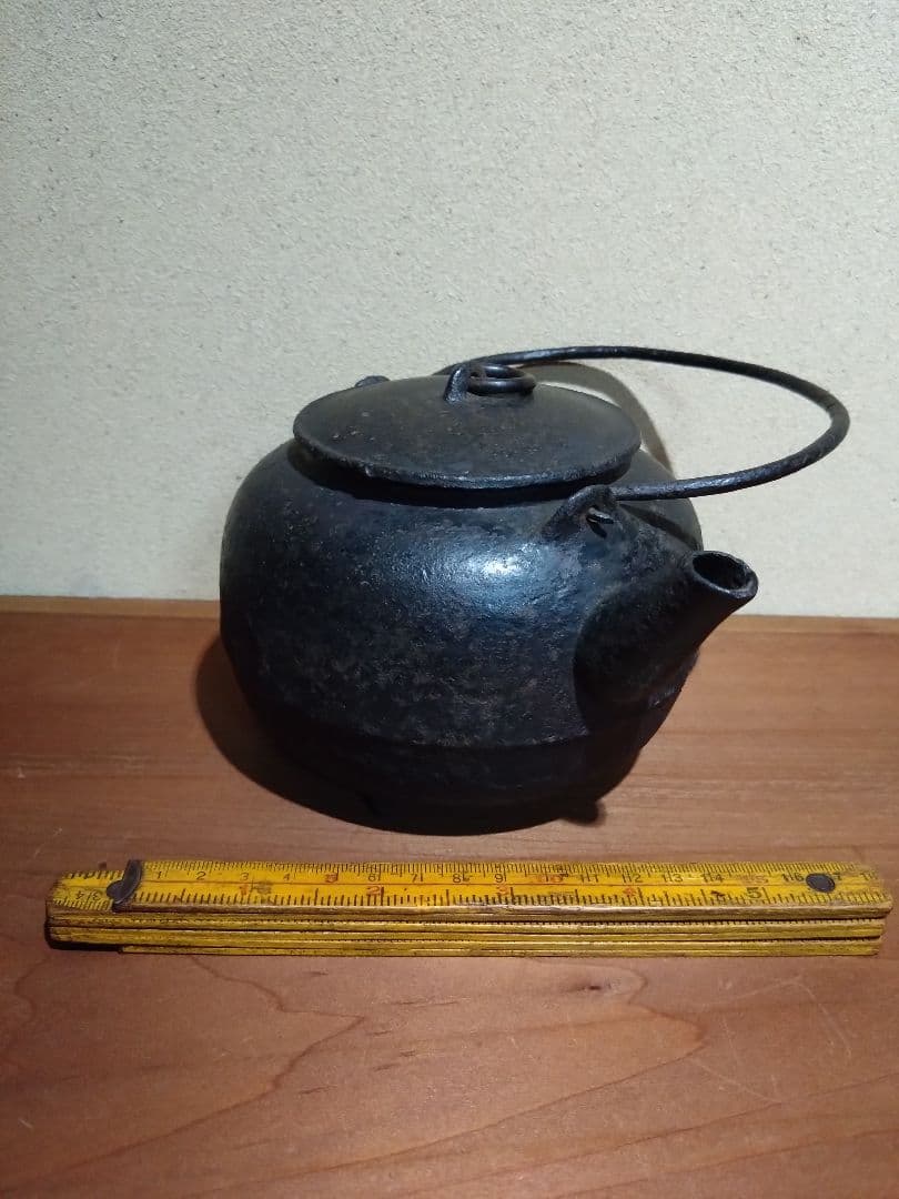 鉄の古民具 古鉄三足付 湯釜 鉄瓶 ヤカン 水注