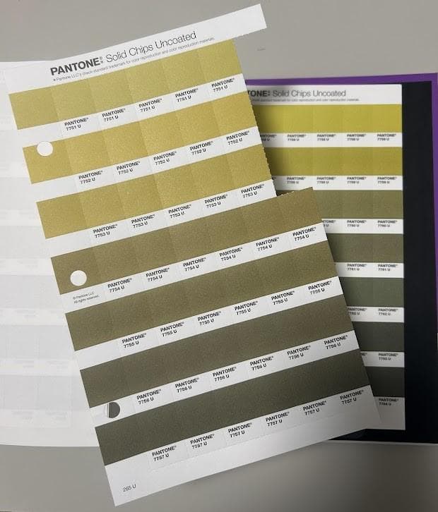 PANTONE SOLID CHIPS Uncoated - メルカリ