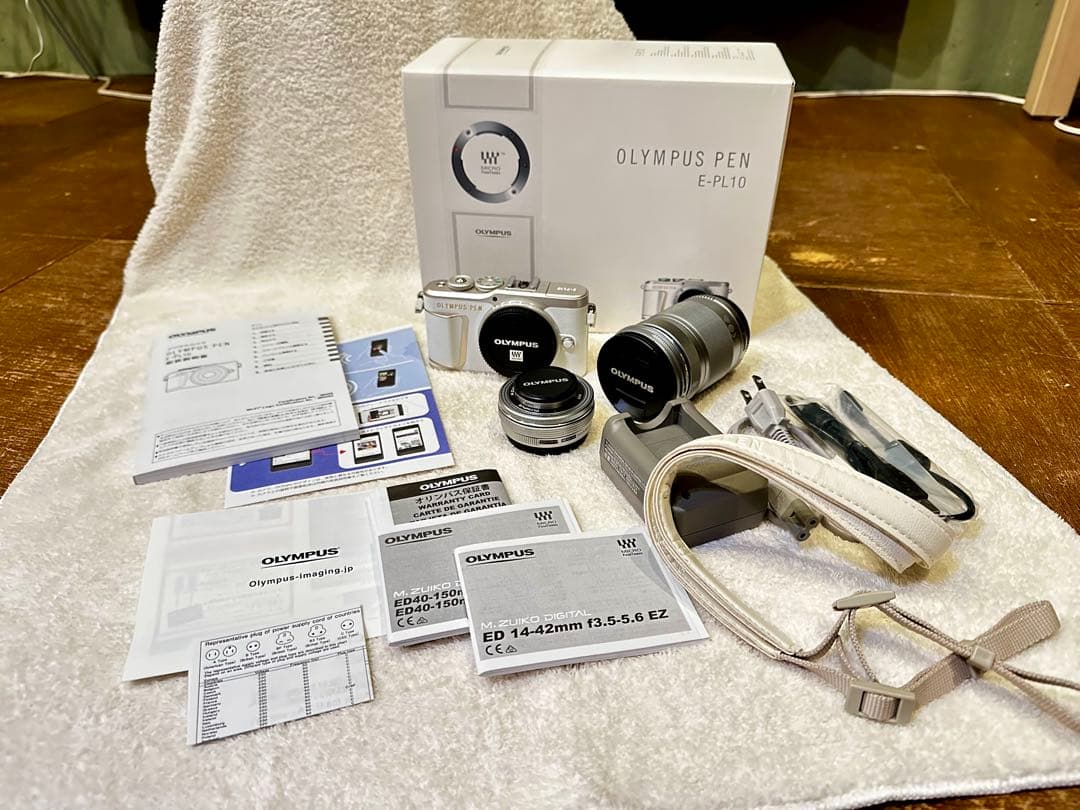 OLYMPUS PEN E-PL10 EZダブルズームレンズおまけ純正ケース付き