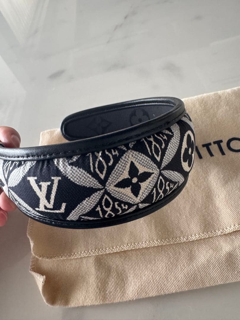 ルイヴィトン モノグラム カチューシャ ヘアバンド シルク レザー ブラック